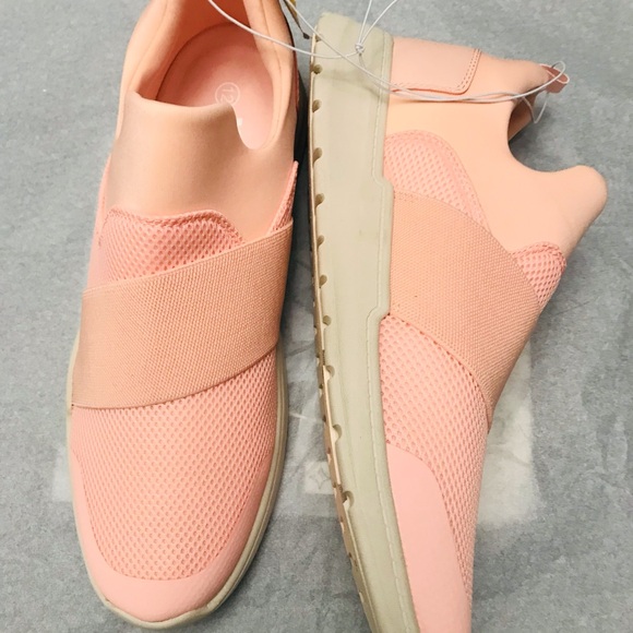 ALL IN MOTION WOMEN SLIP-ON SNEAKERS. STYLISH DESIGN FOR COMFORT. NEW, SIZE 12 - Picture 5 of 8